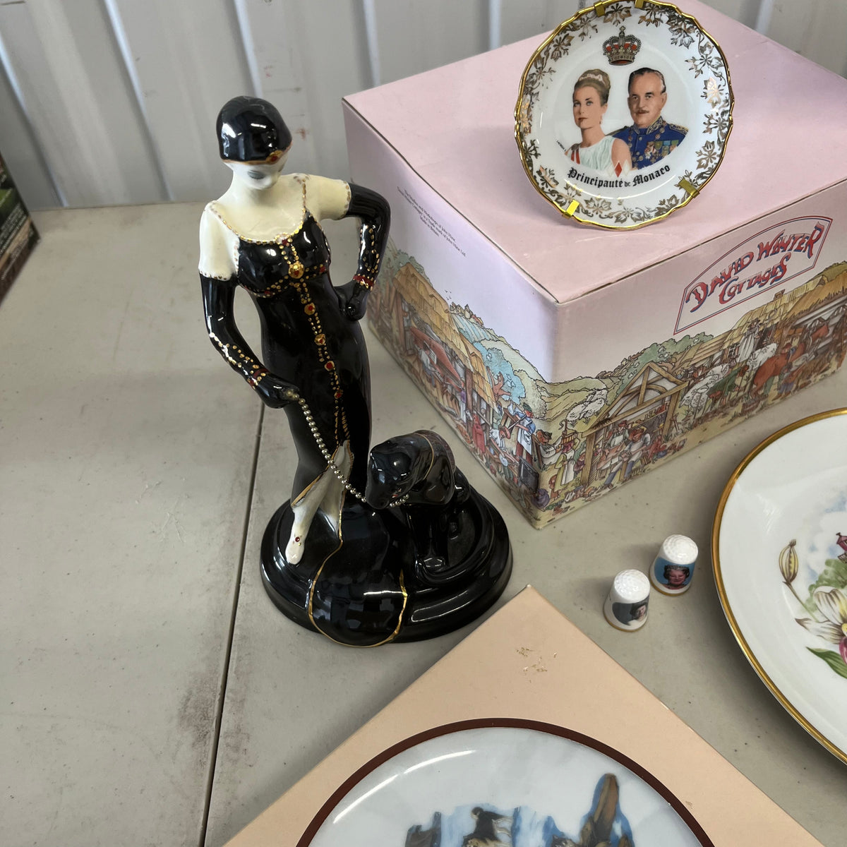 U948 Home Decor Grouping (dog figurines and more)