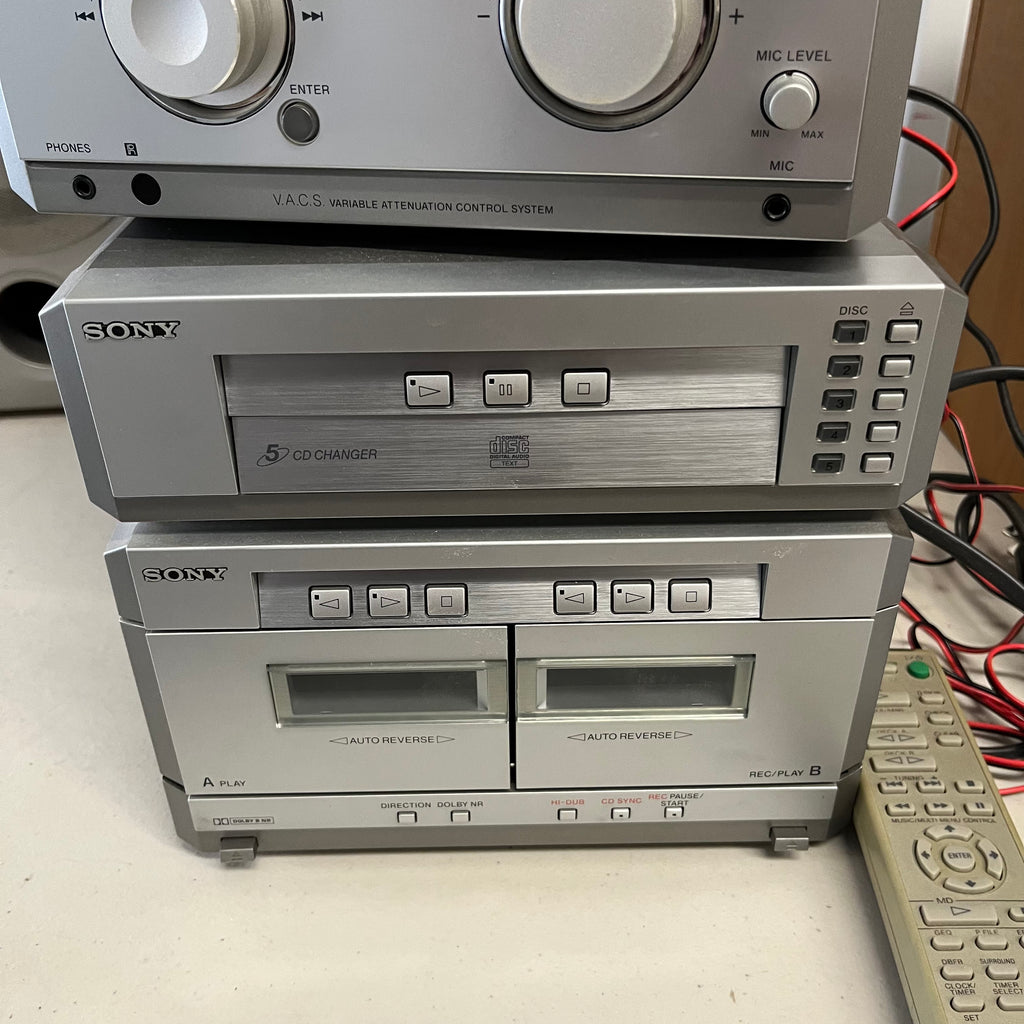 U954 Vintage Sony stereo and speakers (cd player doesn't work)
