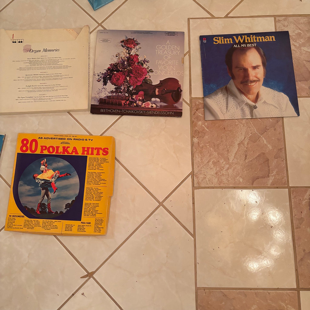 F206 Vintage music grouping - LPs, 45s and 8tracks