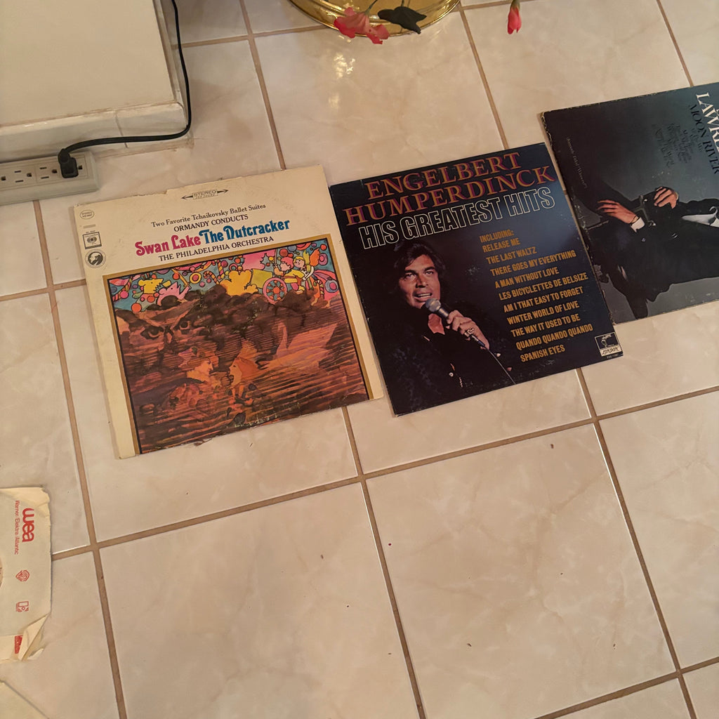 F206 Vintage music grouping - LPs, 45s and 8tracks