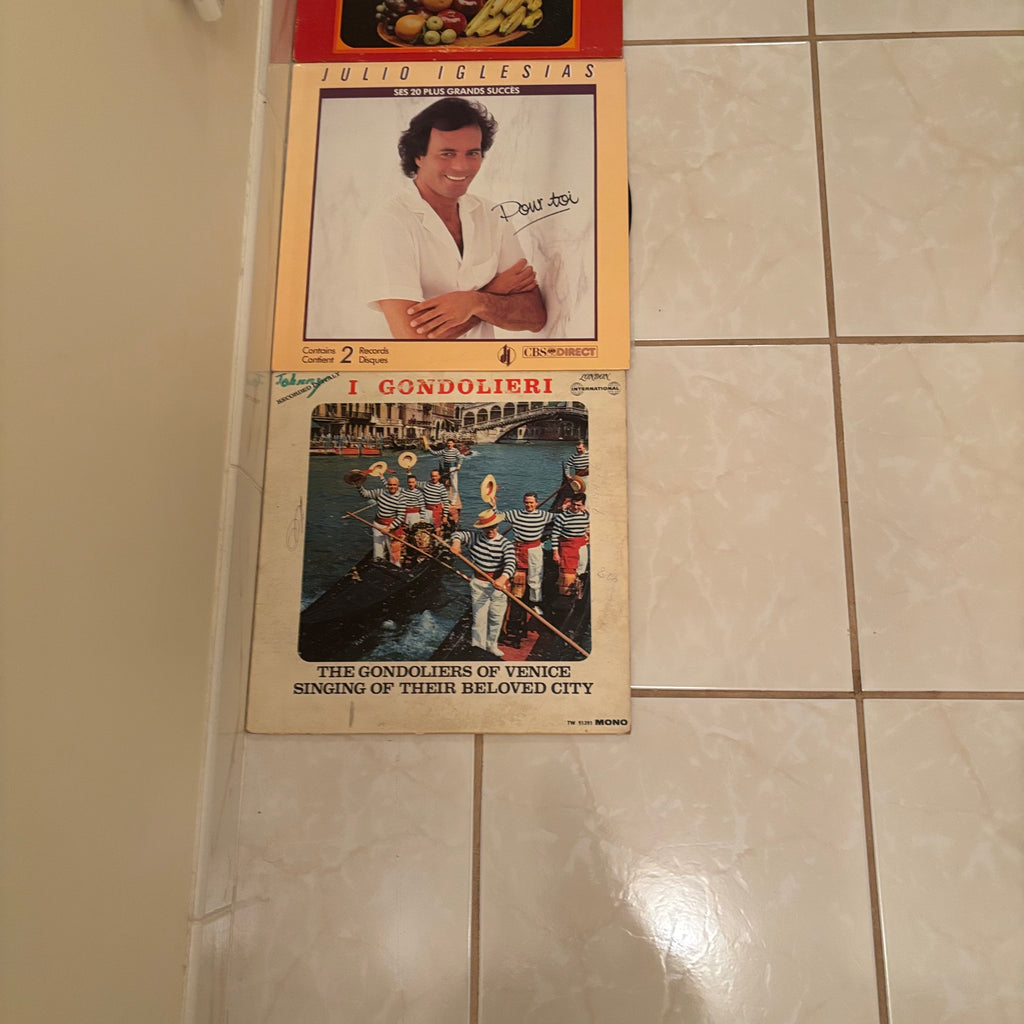 F206 Vintage music grouping - LPs, 45s and 8tracks