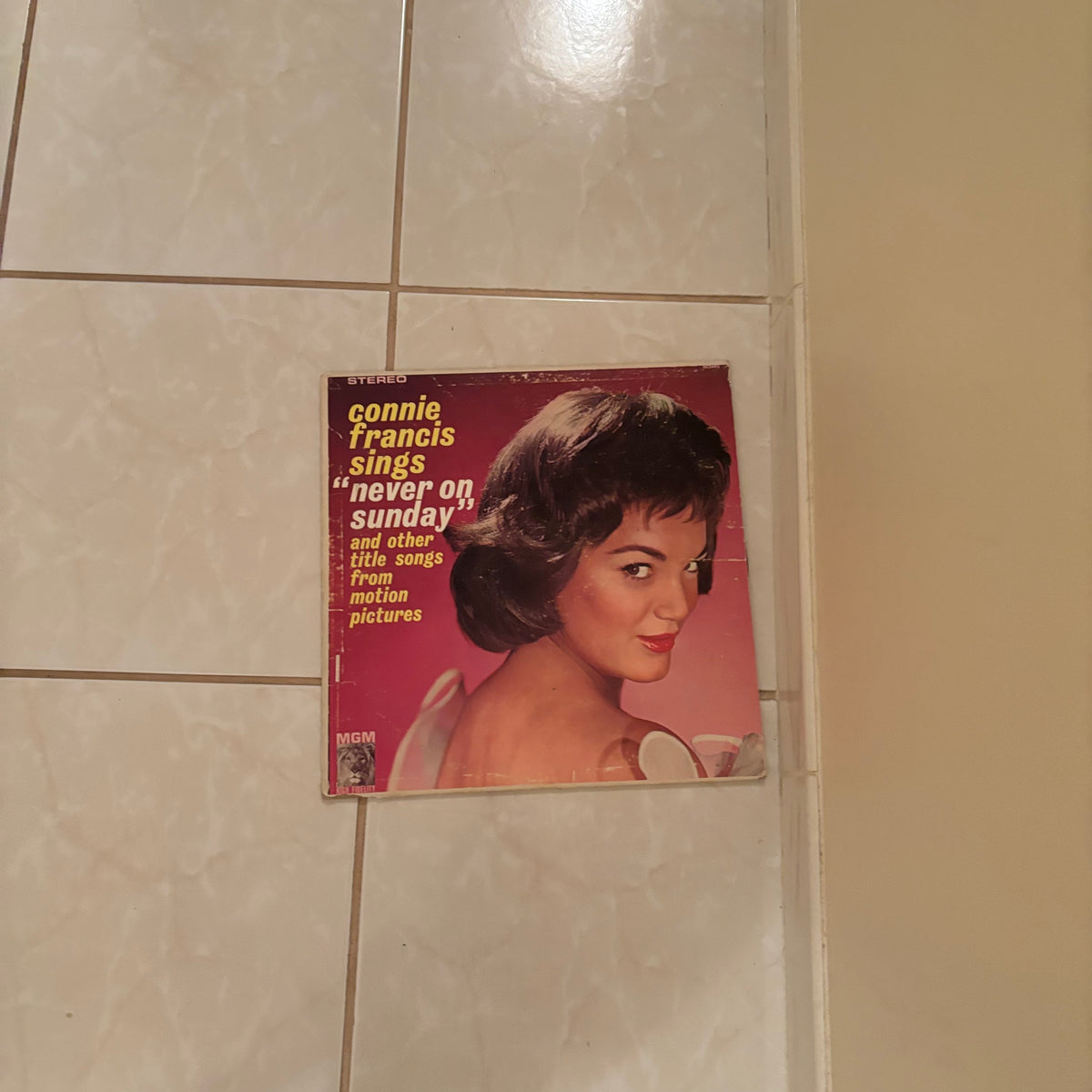 F206 Vintage music grouping - LPs, 45s and 8tracks