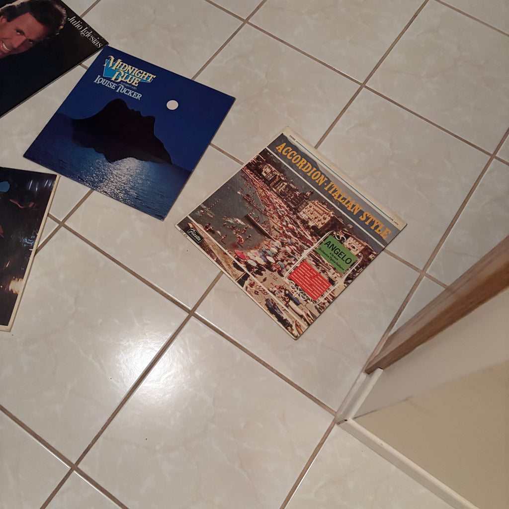 F206 Vintage music grouping - LPs, 45s and 8tracks