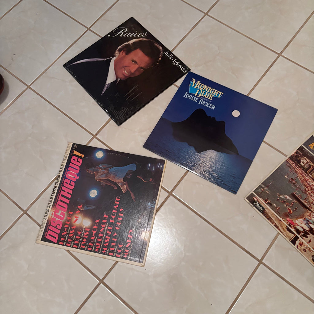 F206 Vintage music grouping - LPs, 45s and 8tracks