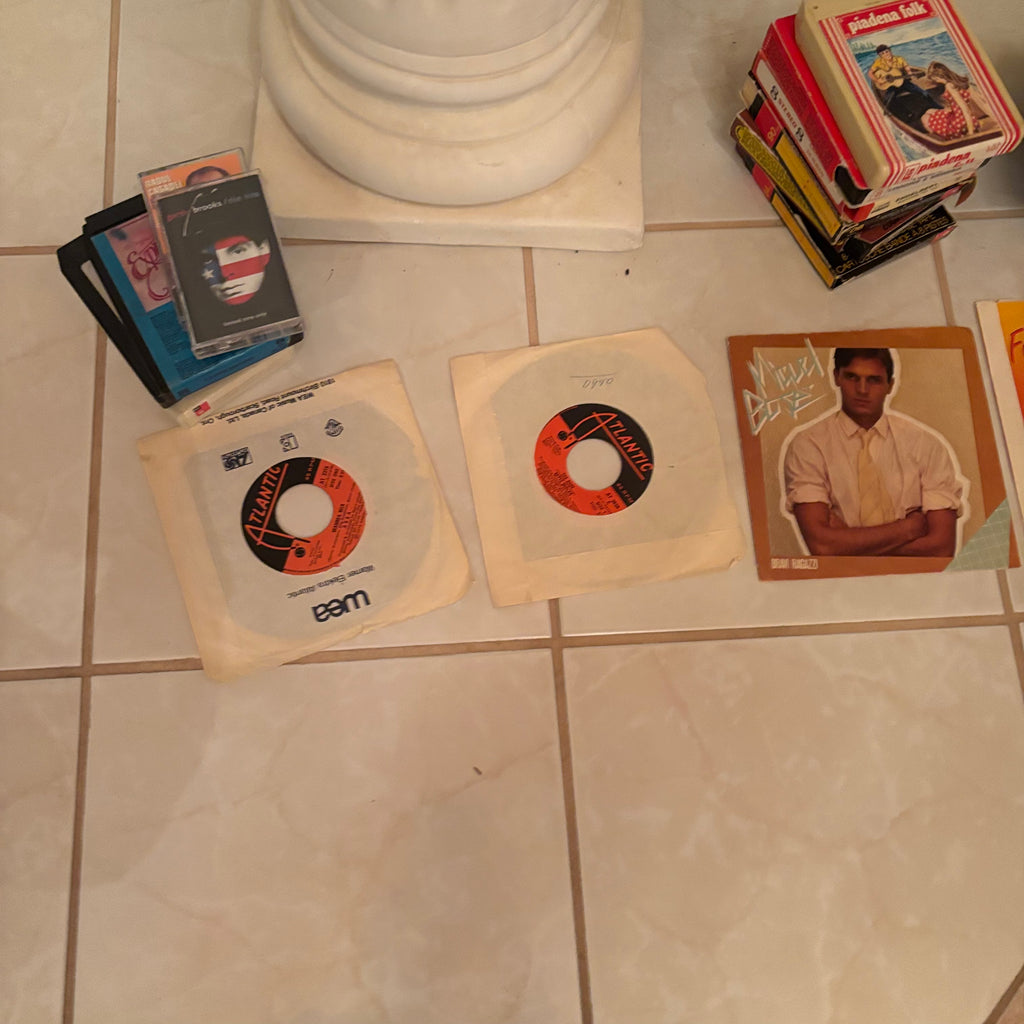 F206 Vintage music grouping - LPs, 45s and 8tracks