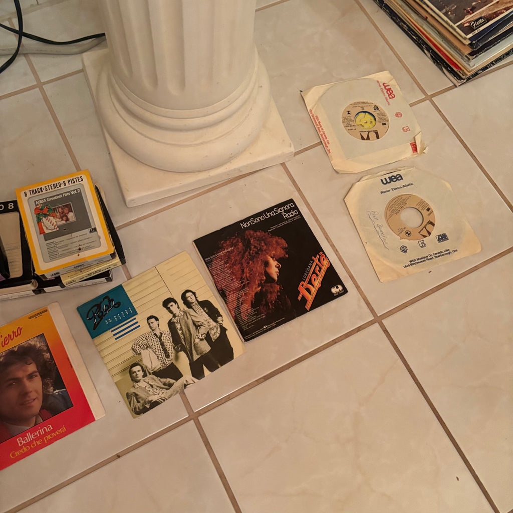F206 Vintage music grouping - LPs, 45s and 8tracks
