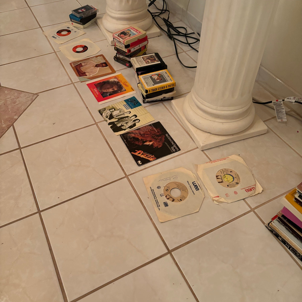 F206 Vintage music grouping - LPs, 45s and 8tracks