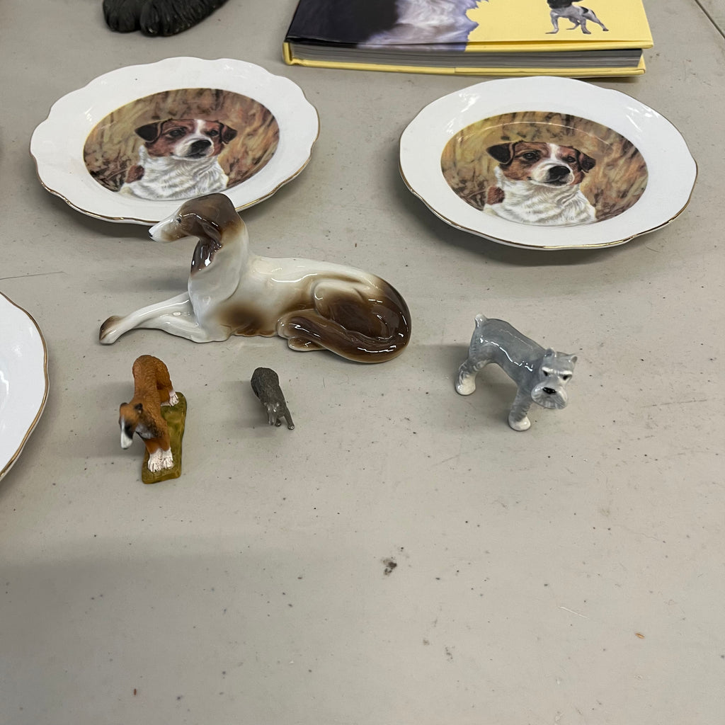 U962 Dog Decor Grouping