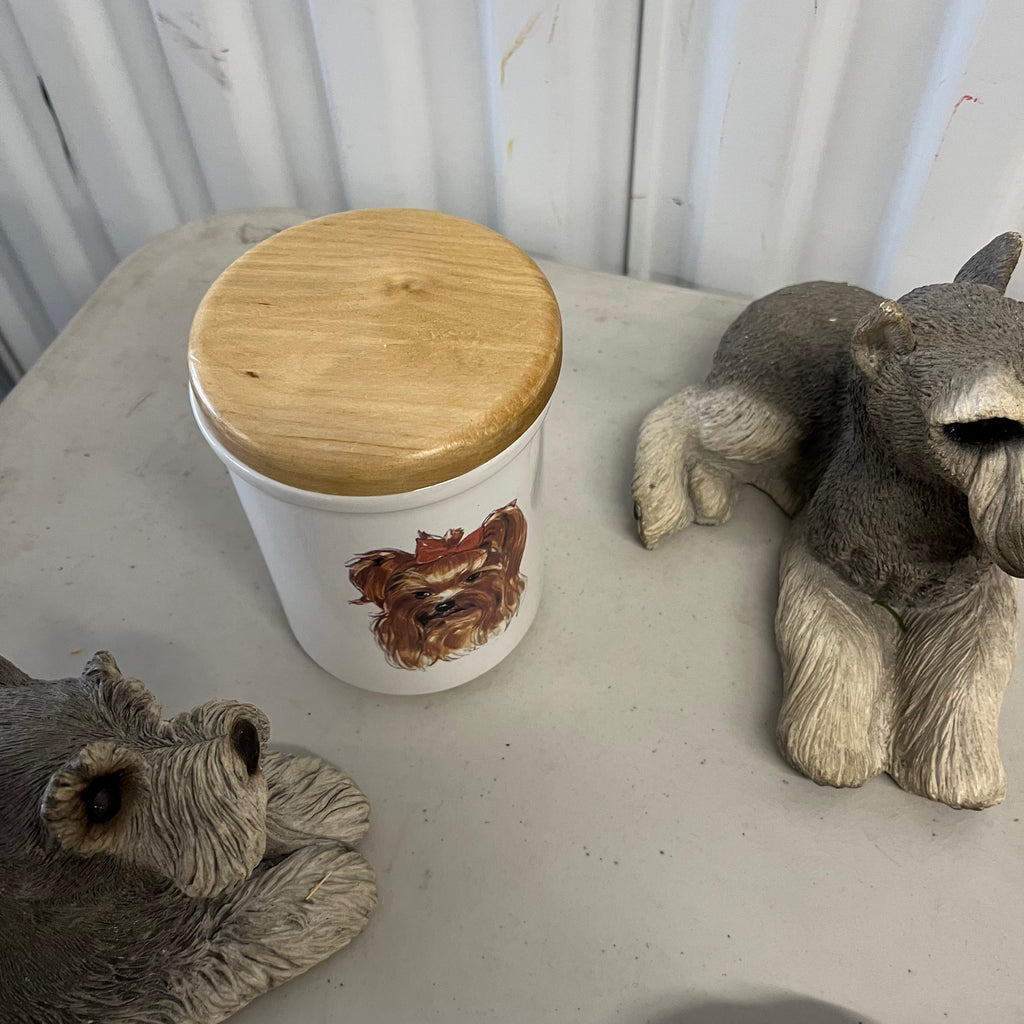 U962 Dog Decor Grouping