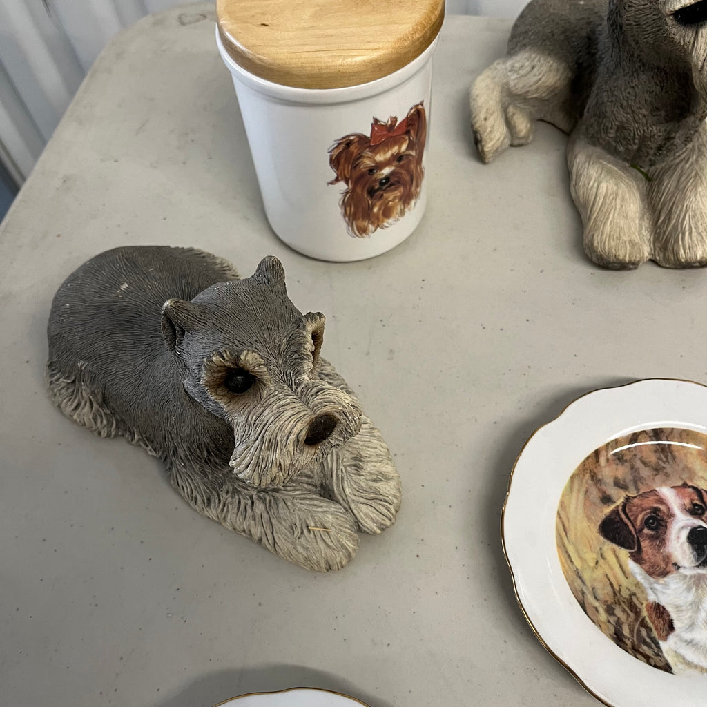 U962 Dog Decor Grouping