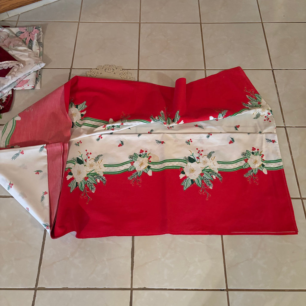 F211 Christmas Grouping (table Linens and More)