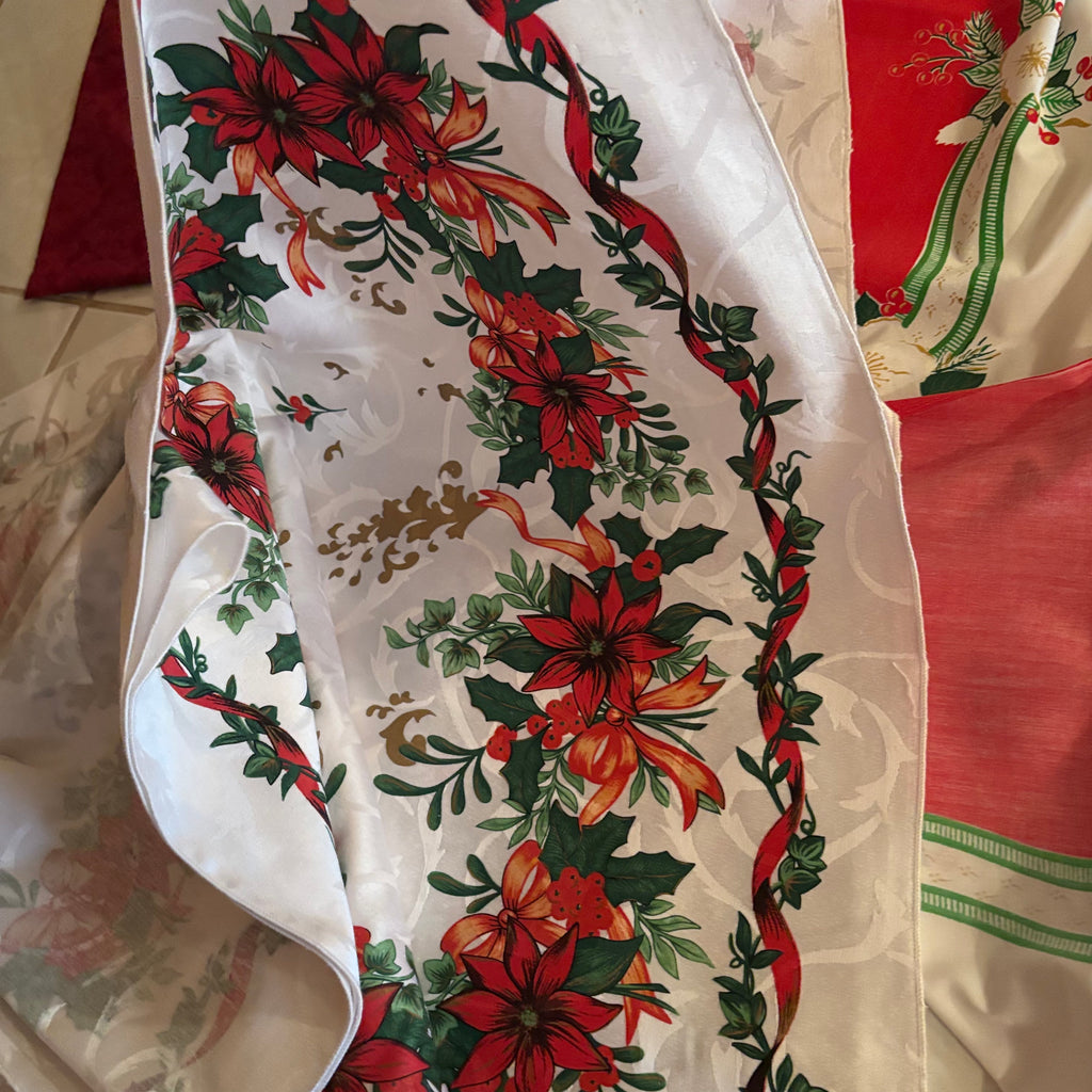 F211 Christmas Grouping (table Linens and More)