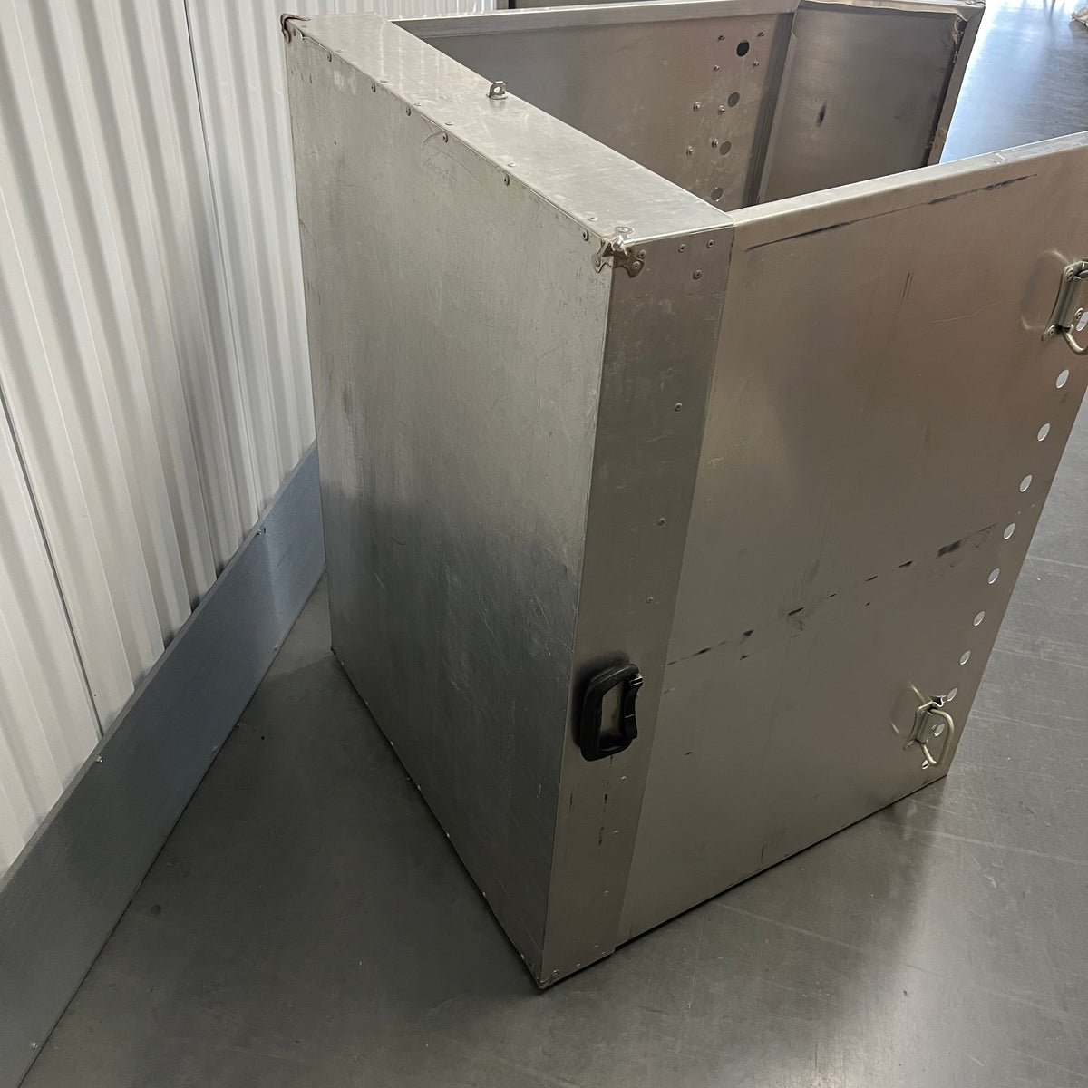 U971 Dog Grooming Lot (grooming table and more)