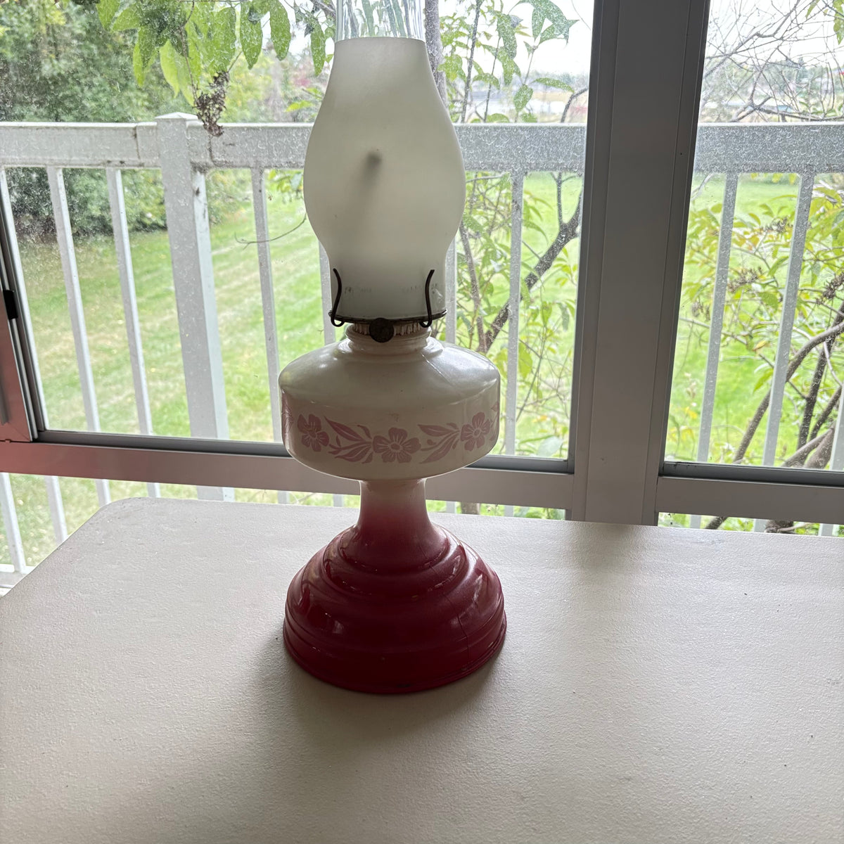 F229 Vintage oil lamp with red/pink glass base