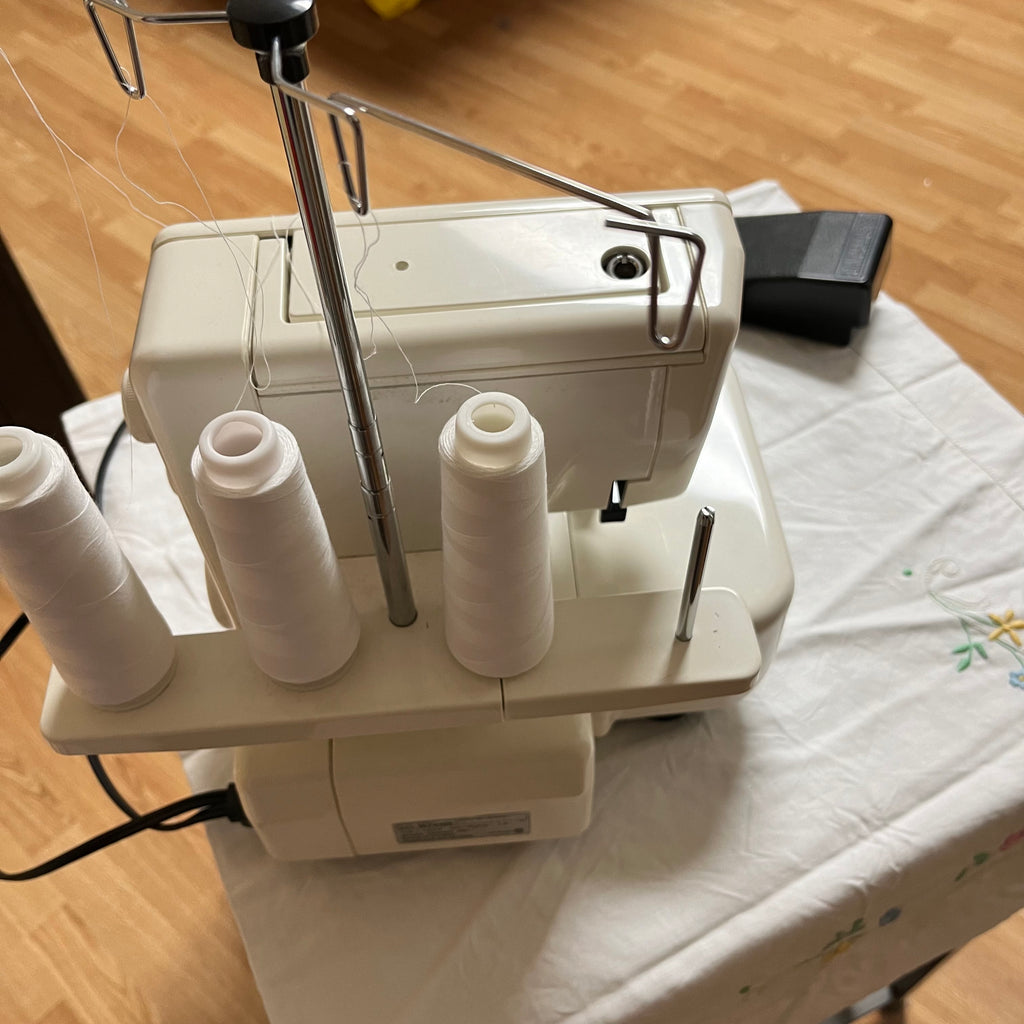 F602 Sears Kenmore Overlook 3/4D serger and accessories