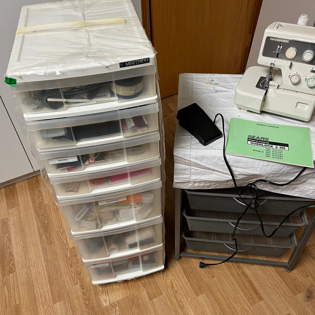 F602 Sears Kenmore Overlook 3/4D serger and accessories