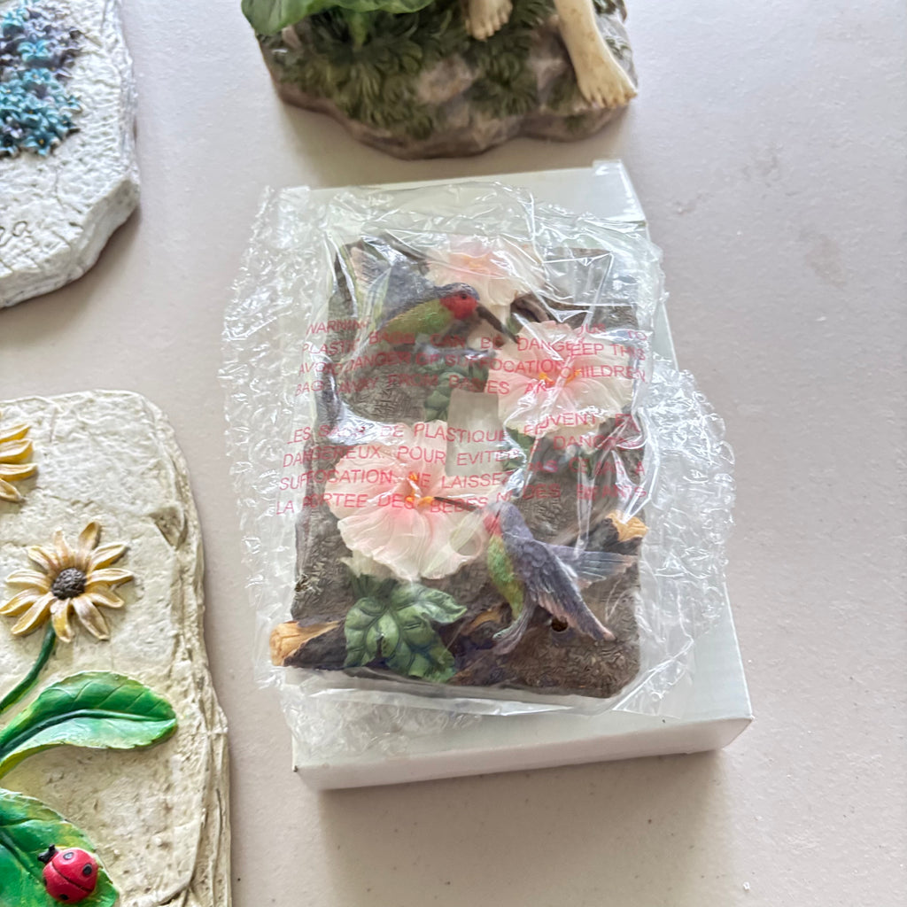 F233 Home Decor Grouping (floral plaques and more)