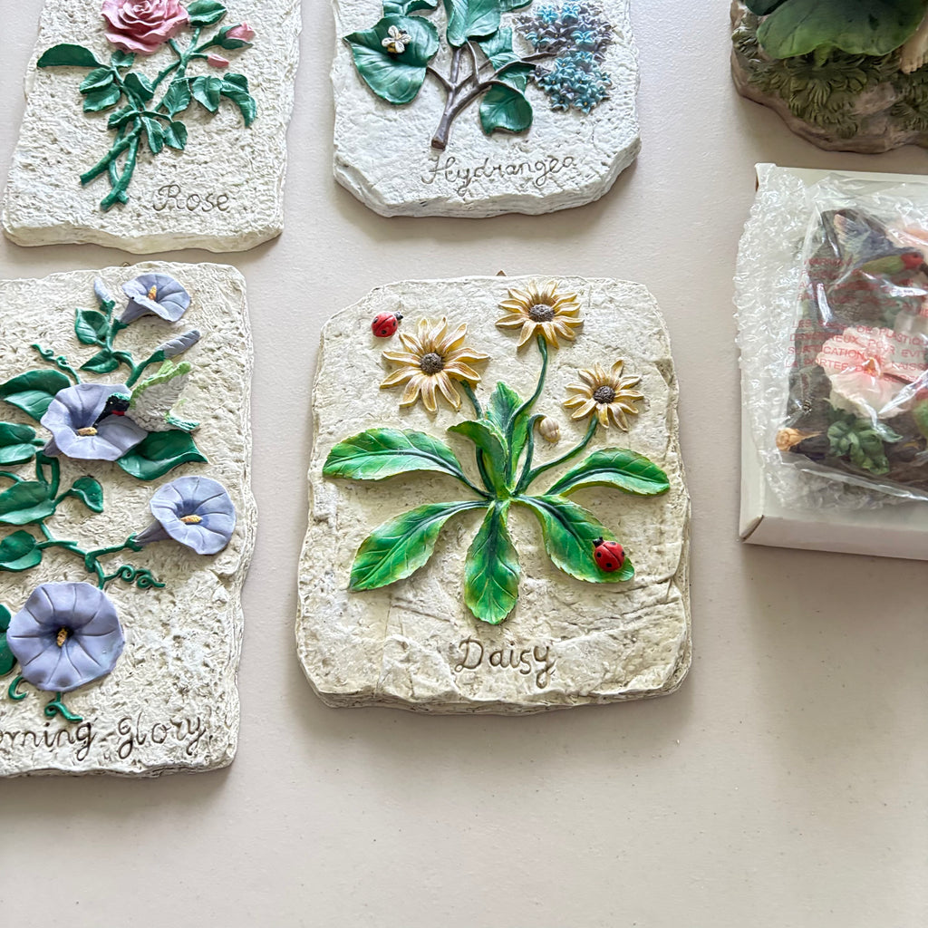 F233 Home Decor Grouping (floral plaques and more)