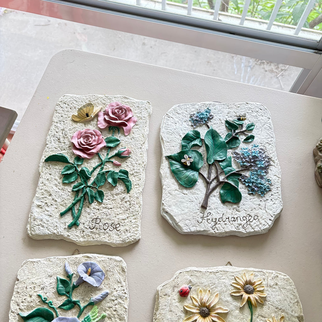 F233 Home Decor Grouping (floral plaques and more)