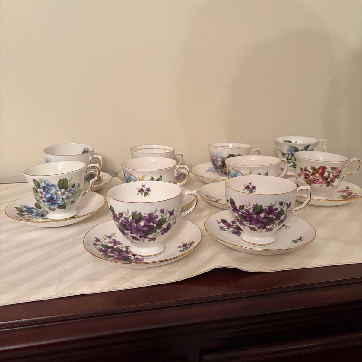 F241 Queen Anne china tea cup grouping