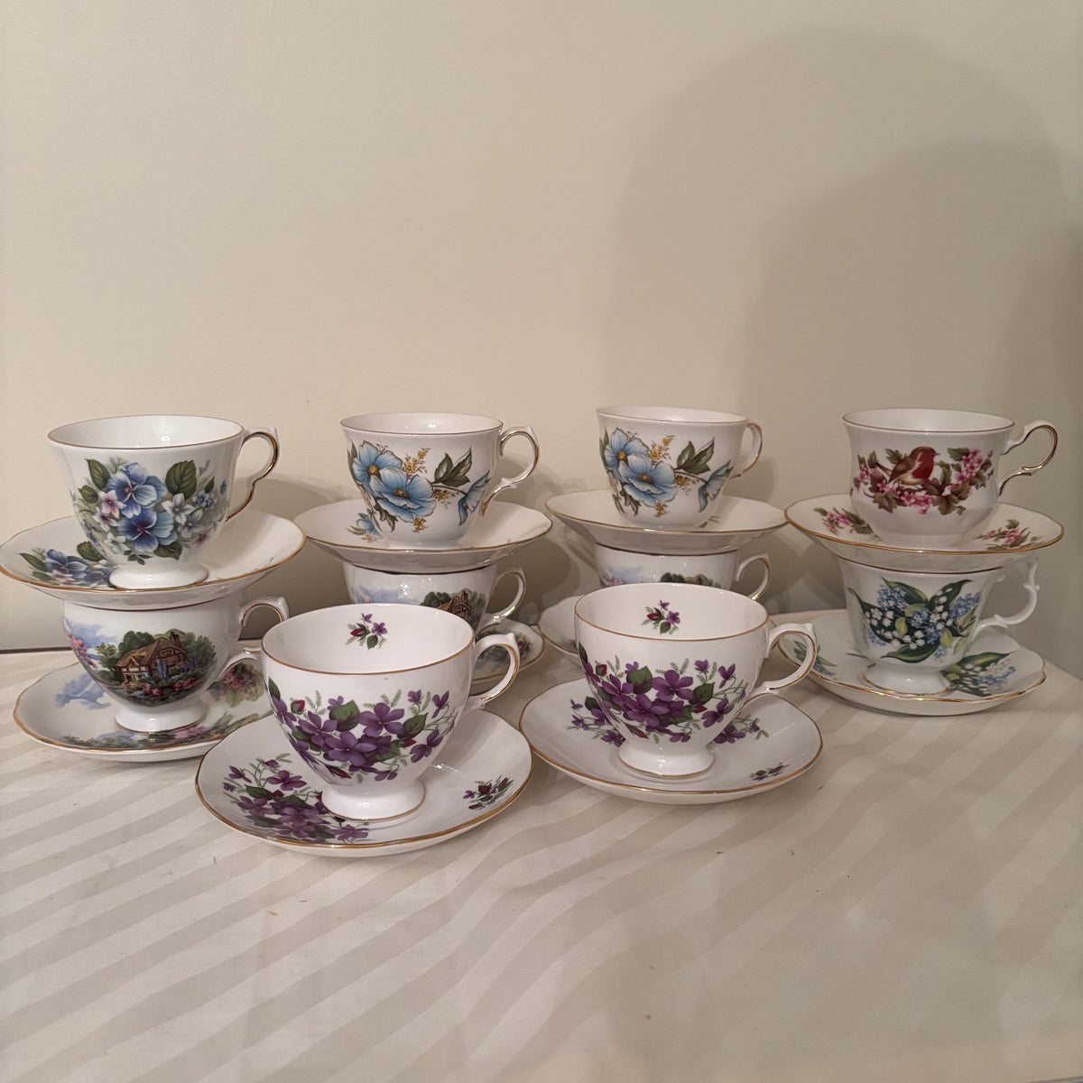 F241 Queen Anne china tea cup grouping