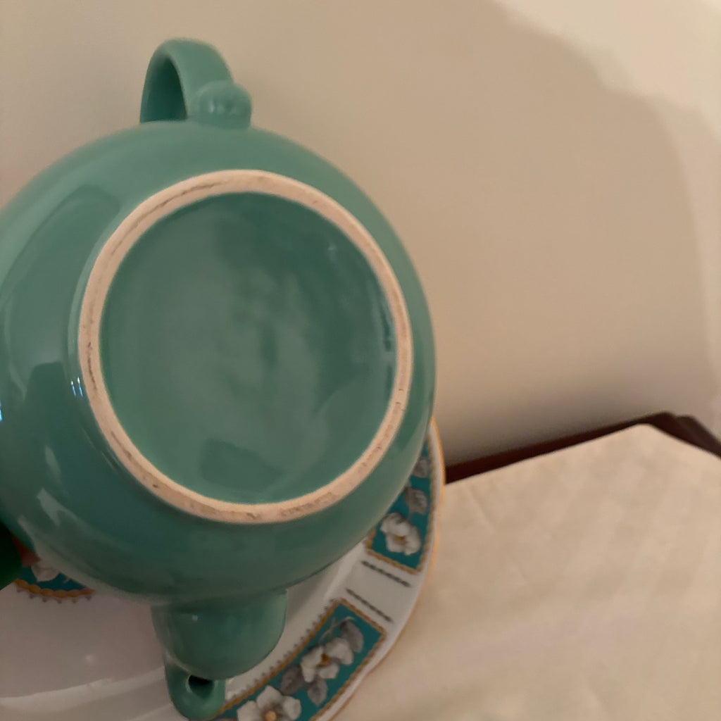 F246 Vintage Teapot and tealight Grouping