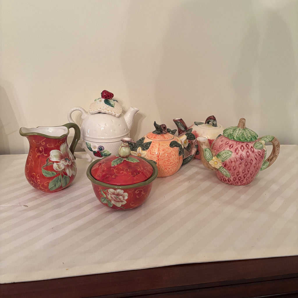F258 Ceramic tea pot grouping (Frutta Fresca tea pot and more)