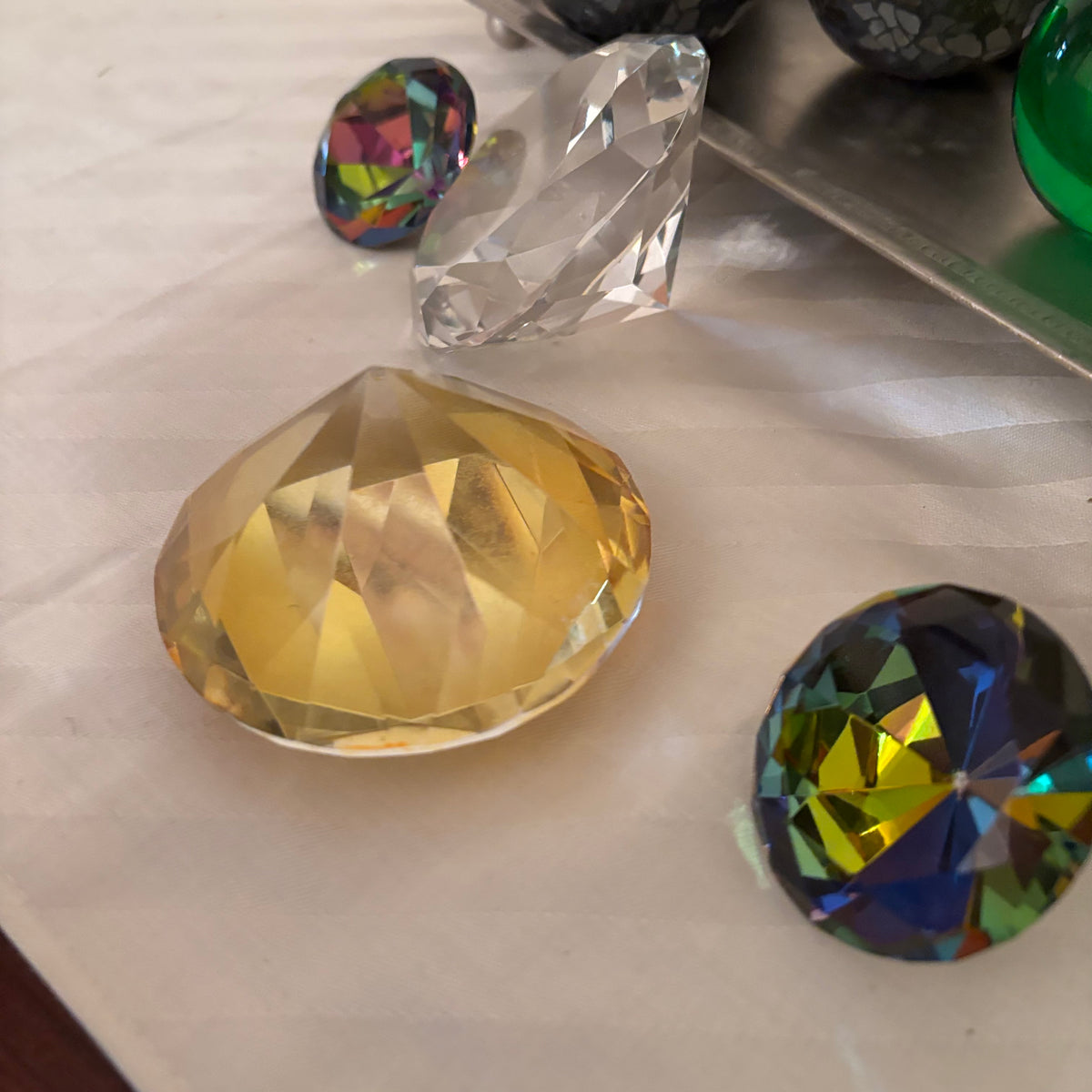 F259 Vintage glass paperweight grouping