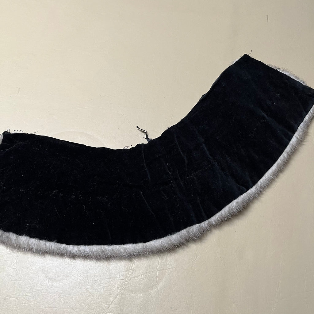 F628 Set of 2 vintage fur collars