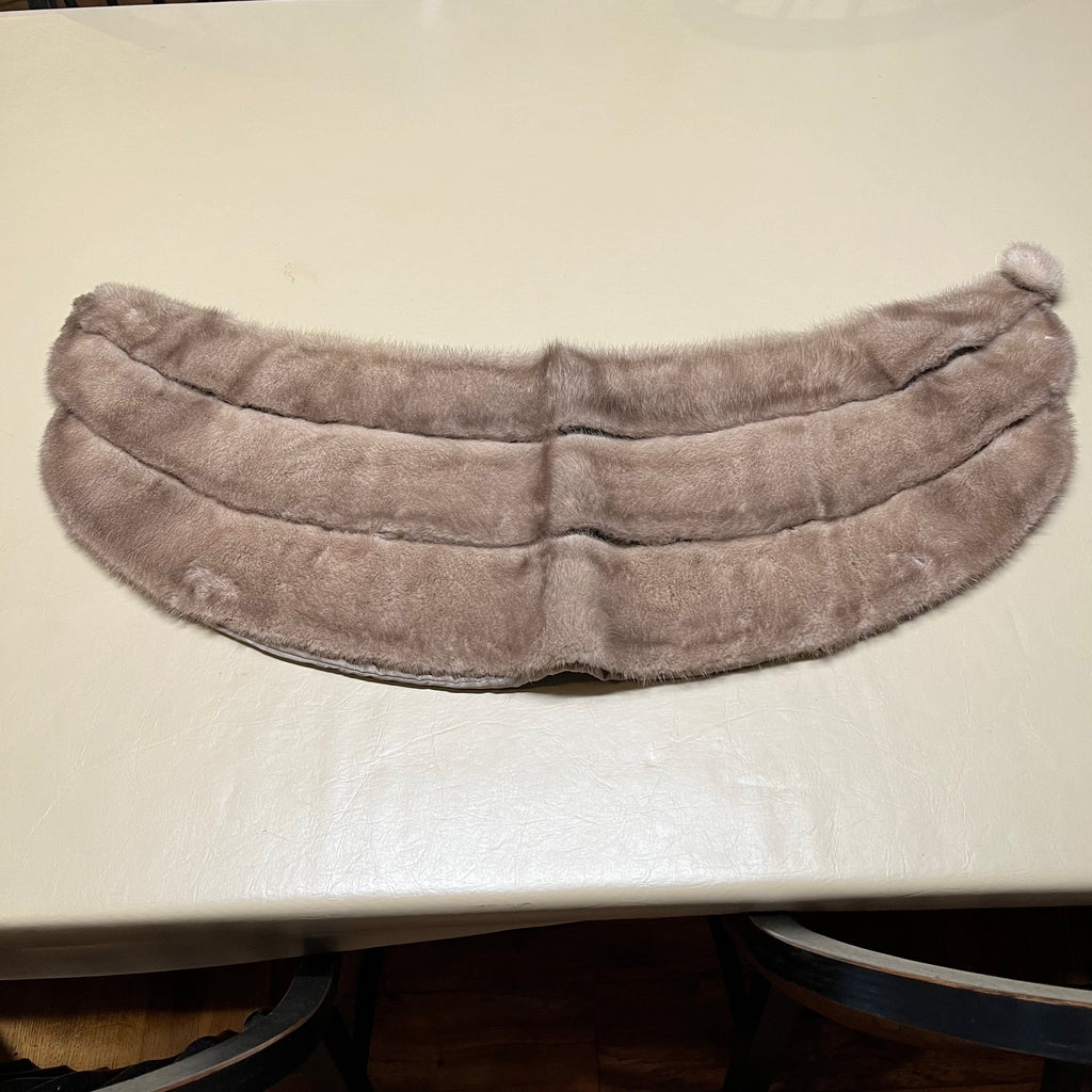 F628 Set of 2 vintage fur collars