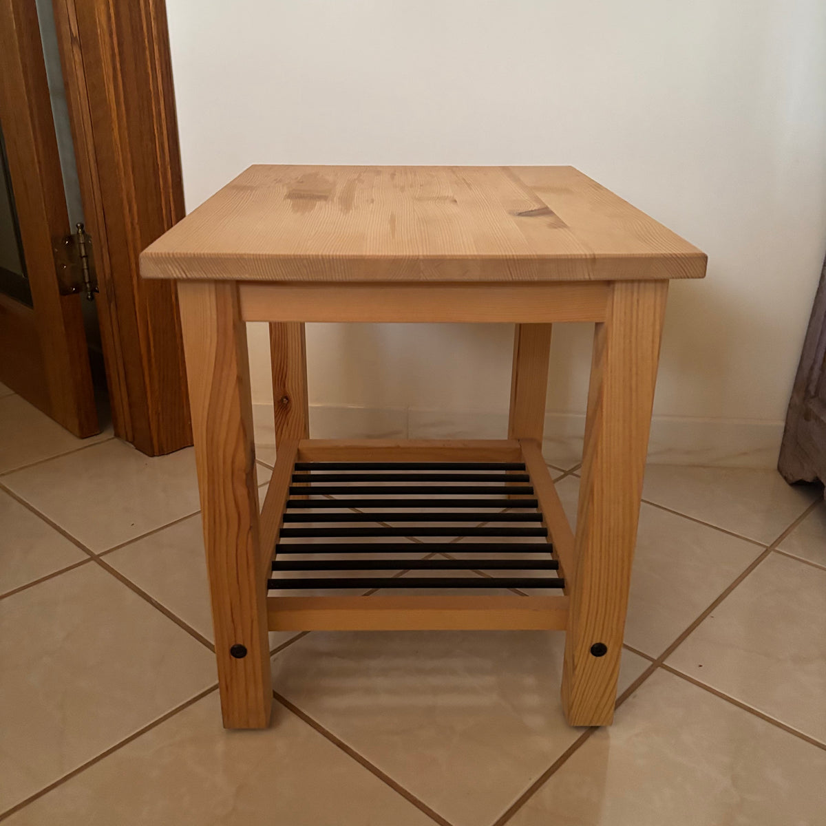 F265 Pine end table