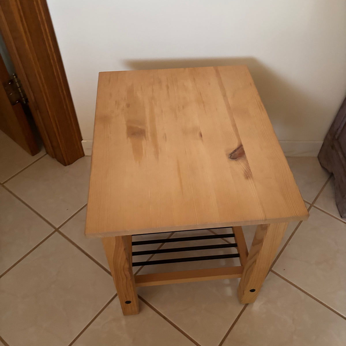 F265 Pine end table