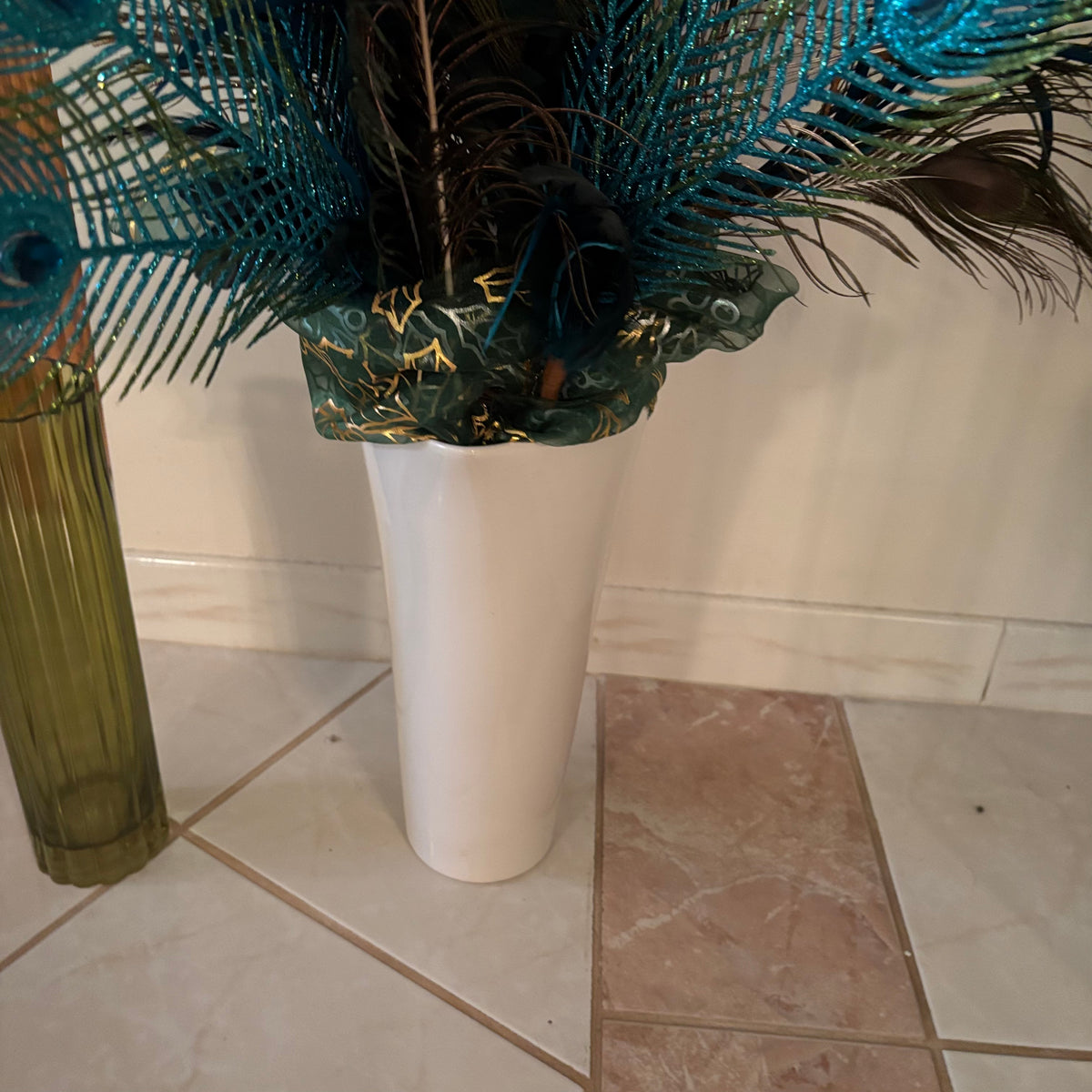 F270 Ceramic vase with peacock feathers