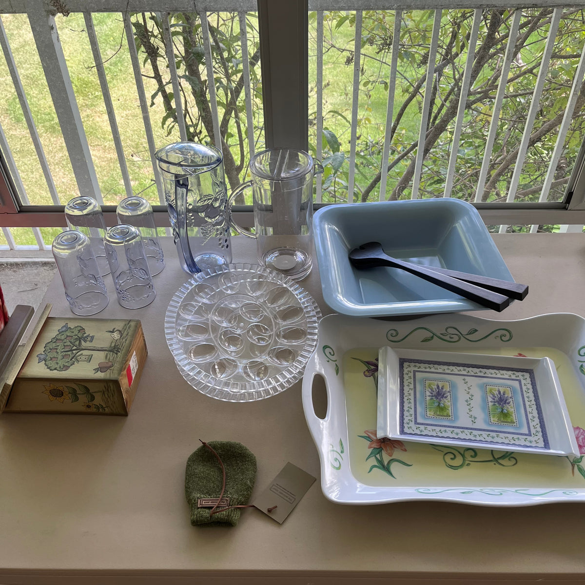 F632 Vintage glass grouping (devilled egg dish and more)