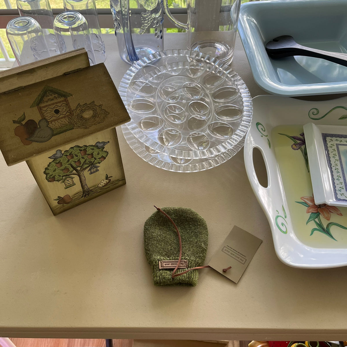 F632 Vintage glass grouping (devilled egg dish and more)