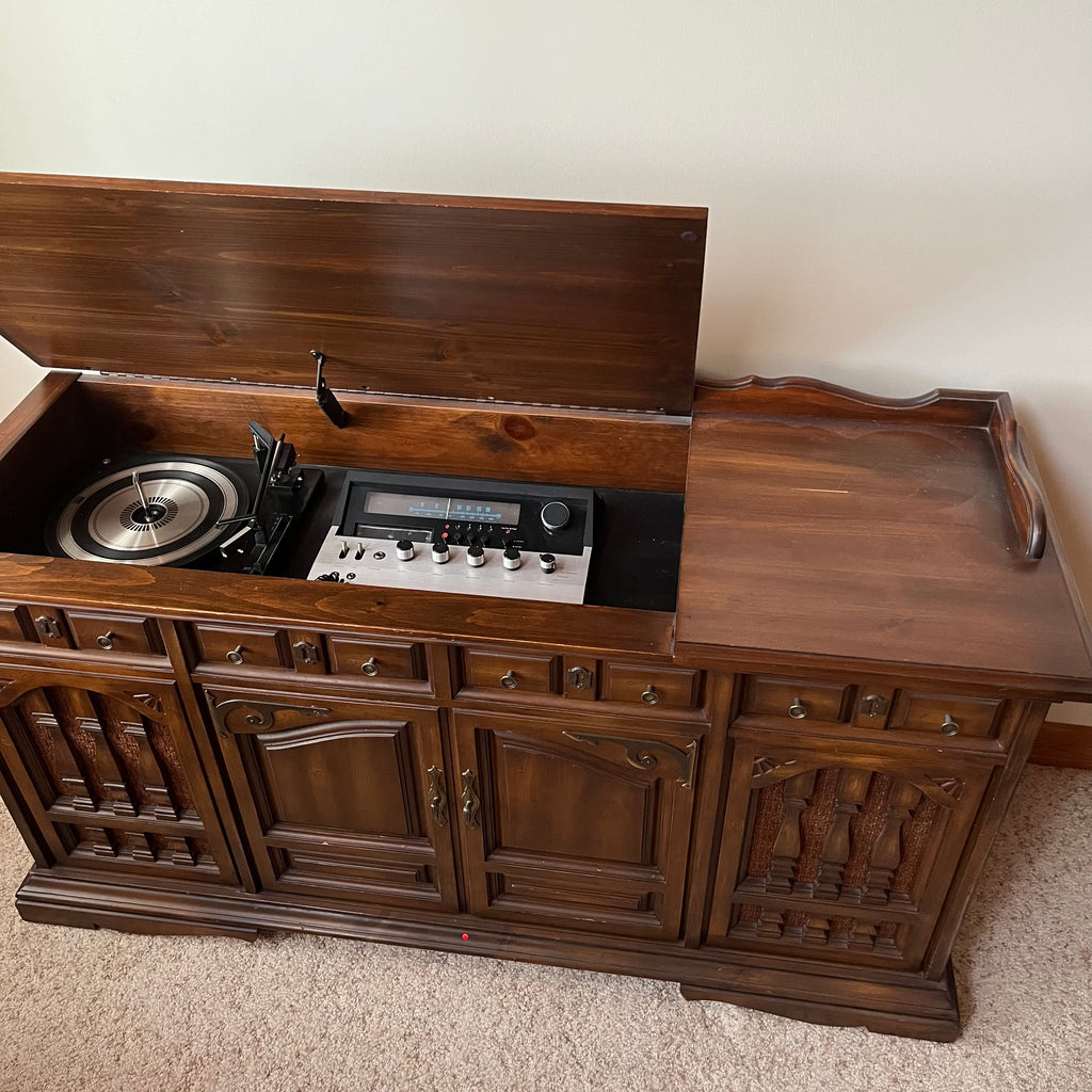F645 Sears Electronics wooden console radio and record player(52" x 18" x 29")