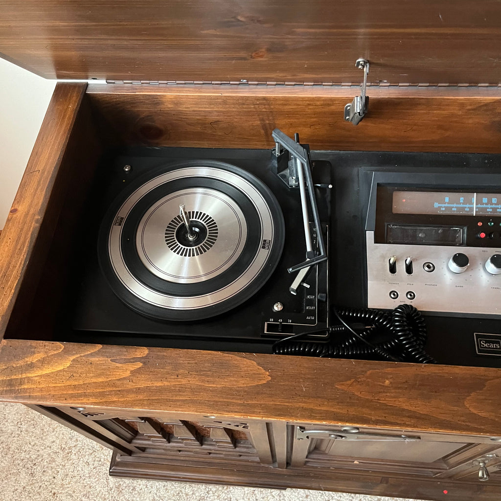 F645 Sears Electronics wooden console radio and record player(52" x 18" x 29")
