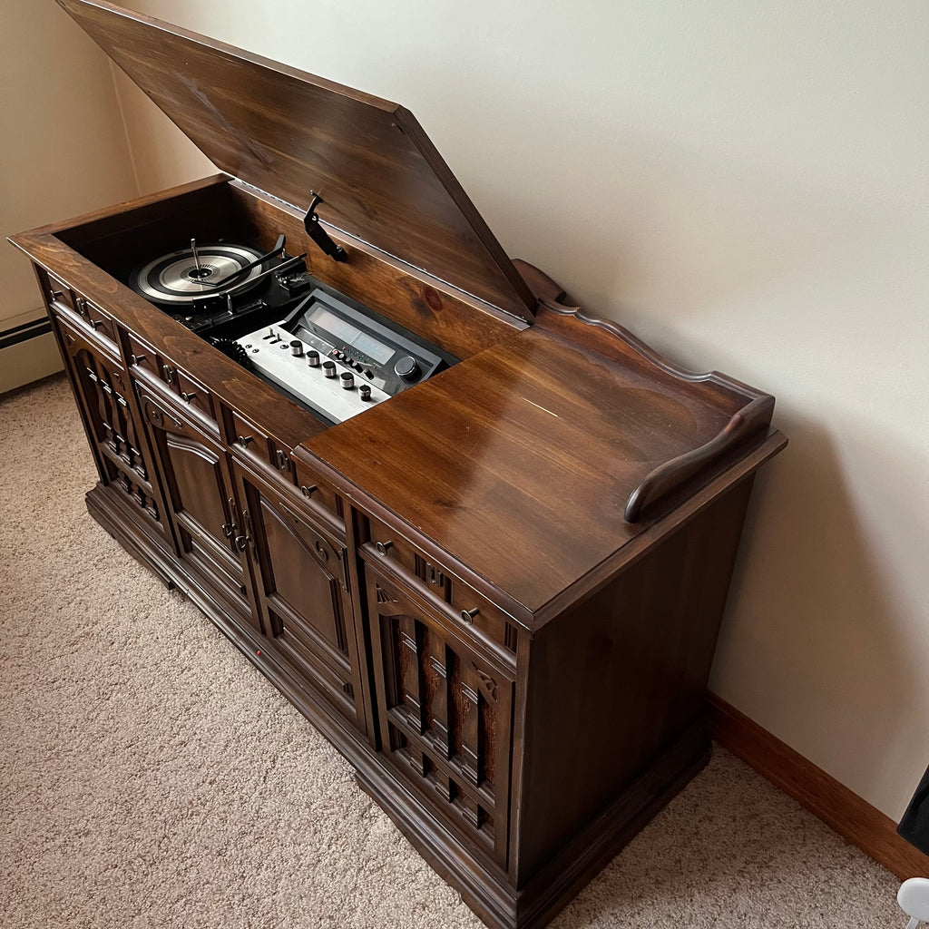 F645 Sears Electronics wooden console radio and record player(52" x 18" x 29")