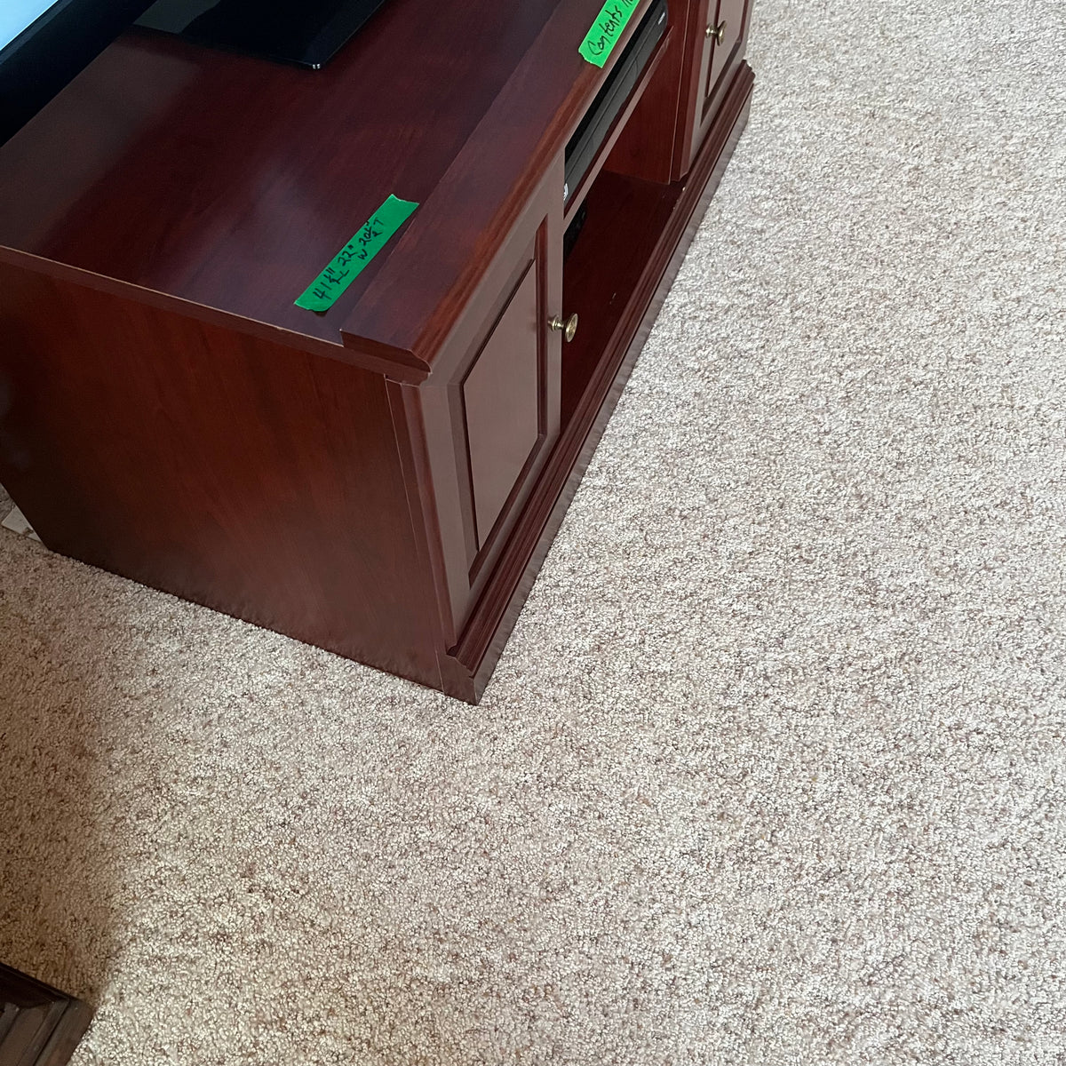 F647 Dark wood entertainment stand (41" x 22" 20", contents not included)