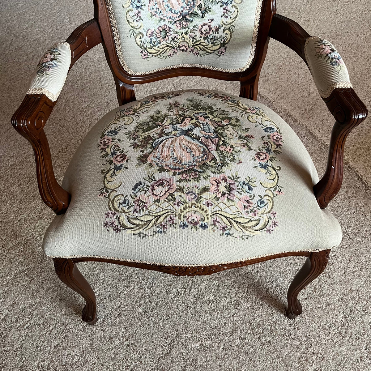 F648 Vintage Louis XV style wooden chair with embroidery