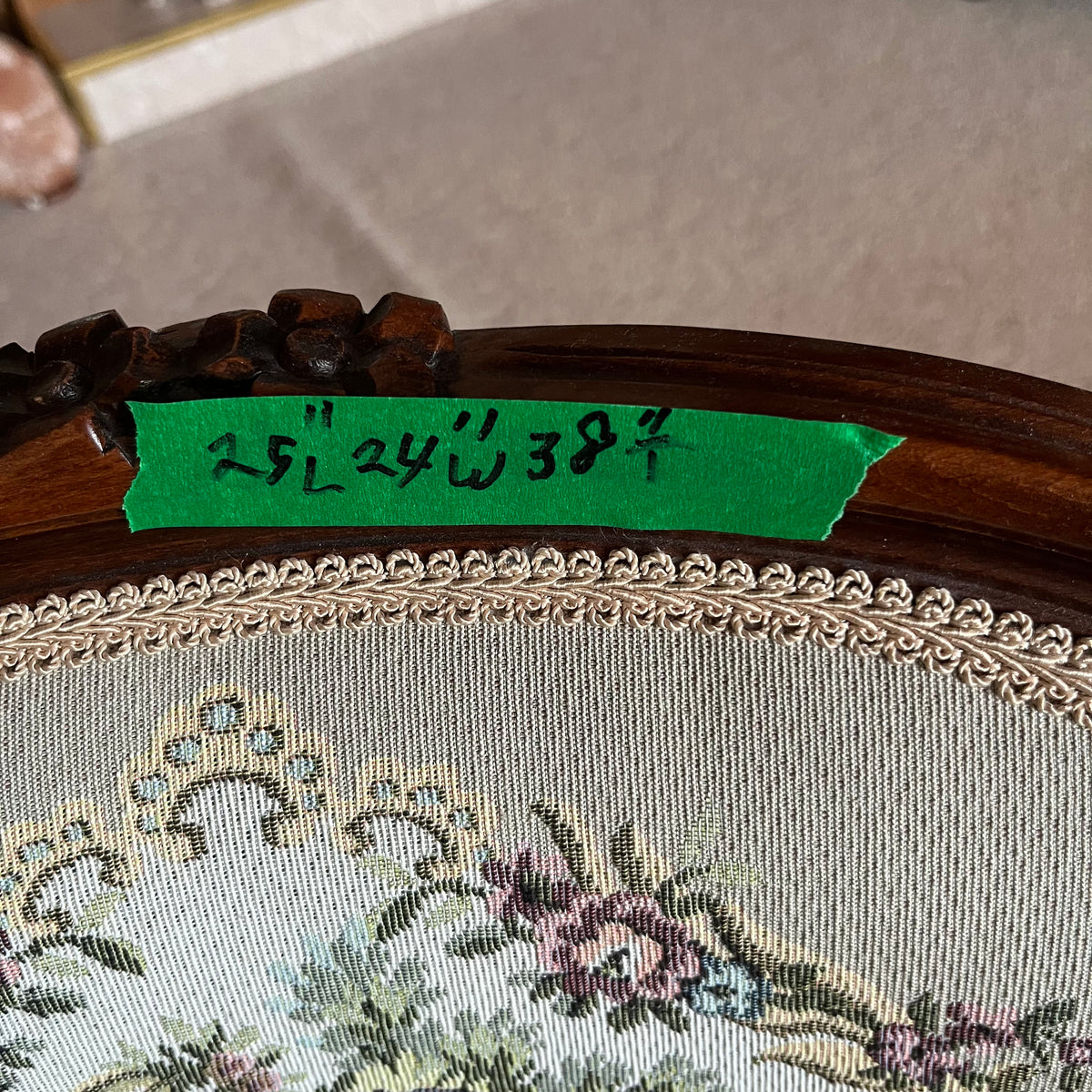 F648 Vintage Louis XV style wooden chair with embroidery