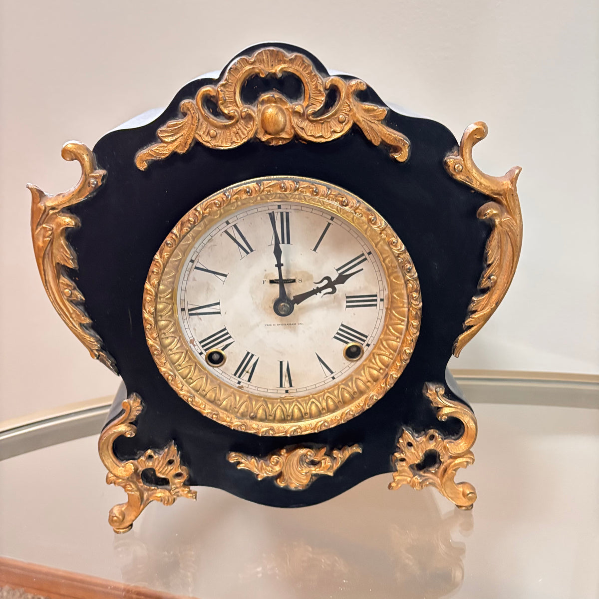 K318 Vintage The E. Ingraham Company "Cute" Mantle clock (untested)