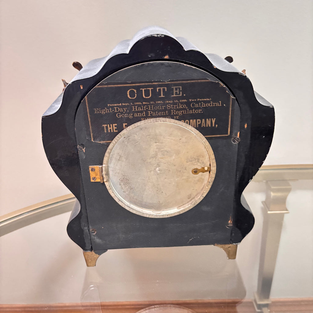 K318 Vintage The E. Ingraham Company "Cute" Mantle clock (untested)