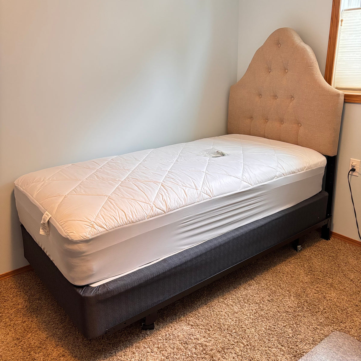 K320 Twin size bed ensemble with quilted headboard, mattress and box spring