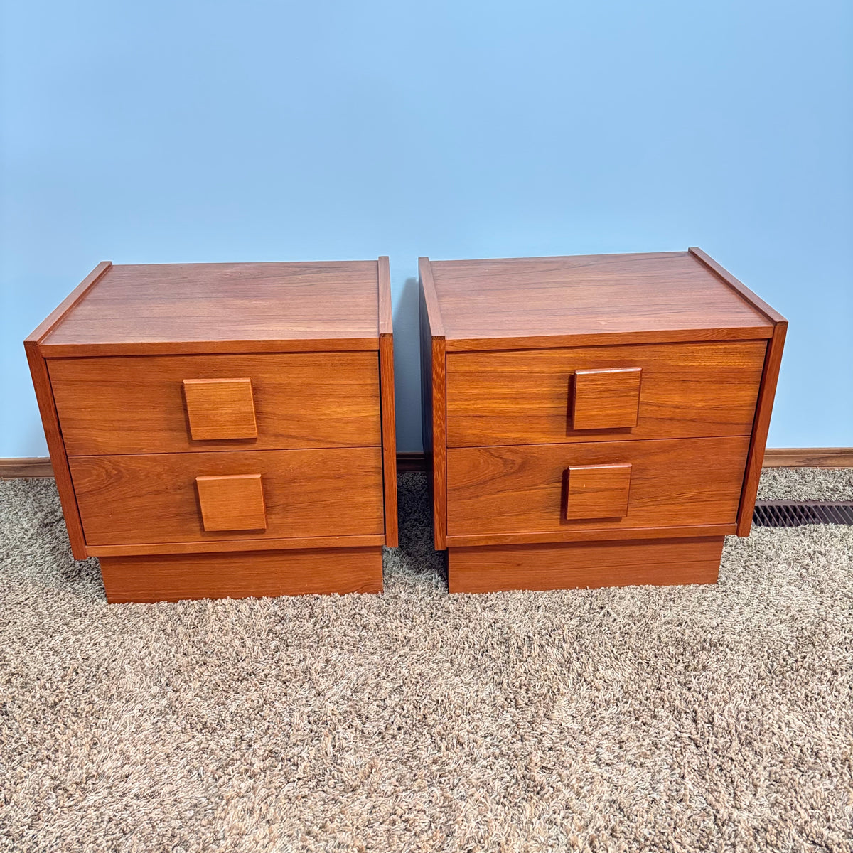 K325 Set of 2 1979 Made in Canada Solid Wood with Teak veneer two drawer nightstands (19" x 14"x 18")