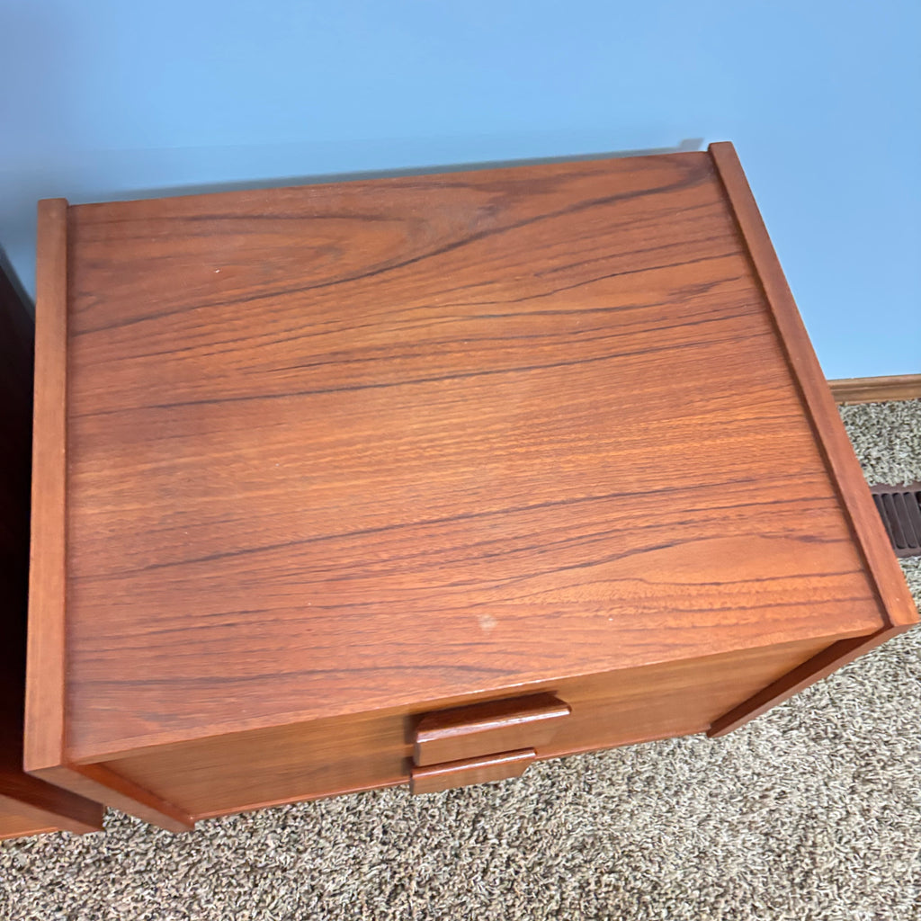 K325 Set of 2 1979 Made in Canada Solid Wood with Teak veneer two drawer nightstands (19" x 14"x 18")