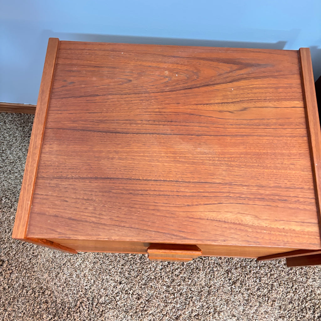 K325 Set of 2 1979 Made in Canada Solid Wood with Teak veneer two drawer nightstands (19" x 14"x 18")