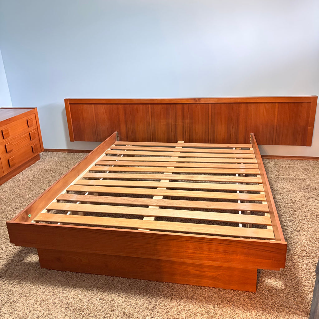 K326 1979 Made in Canada Solid Wood with Teak veneer queen size platform bed