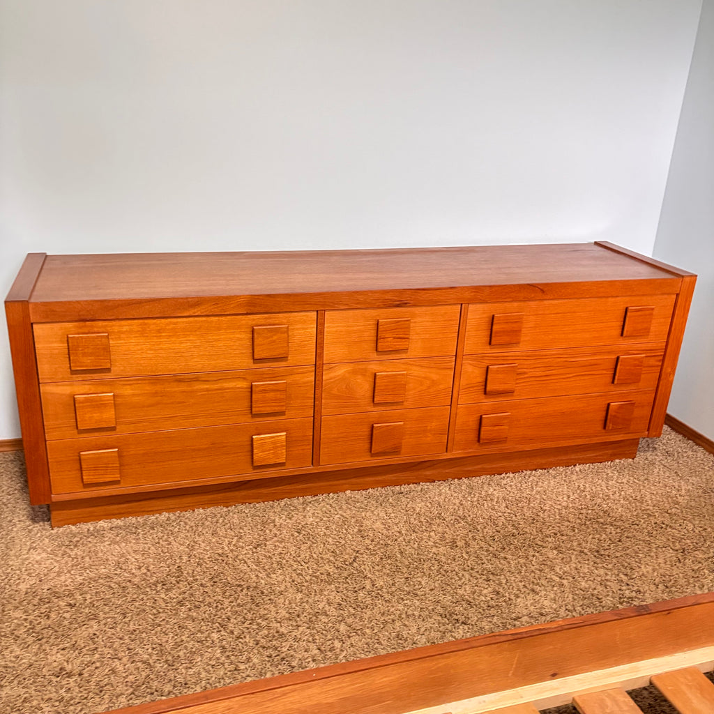 K329 1979 Made in Canada Solid Wood with Teak veneer 9 drawer dresser