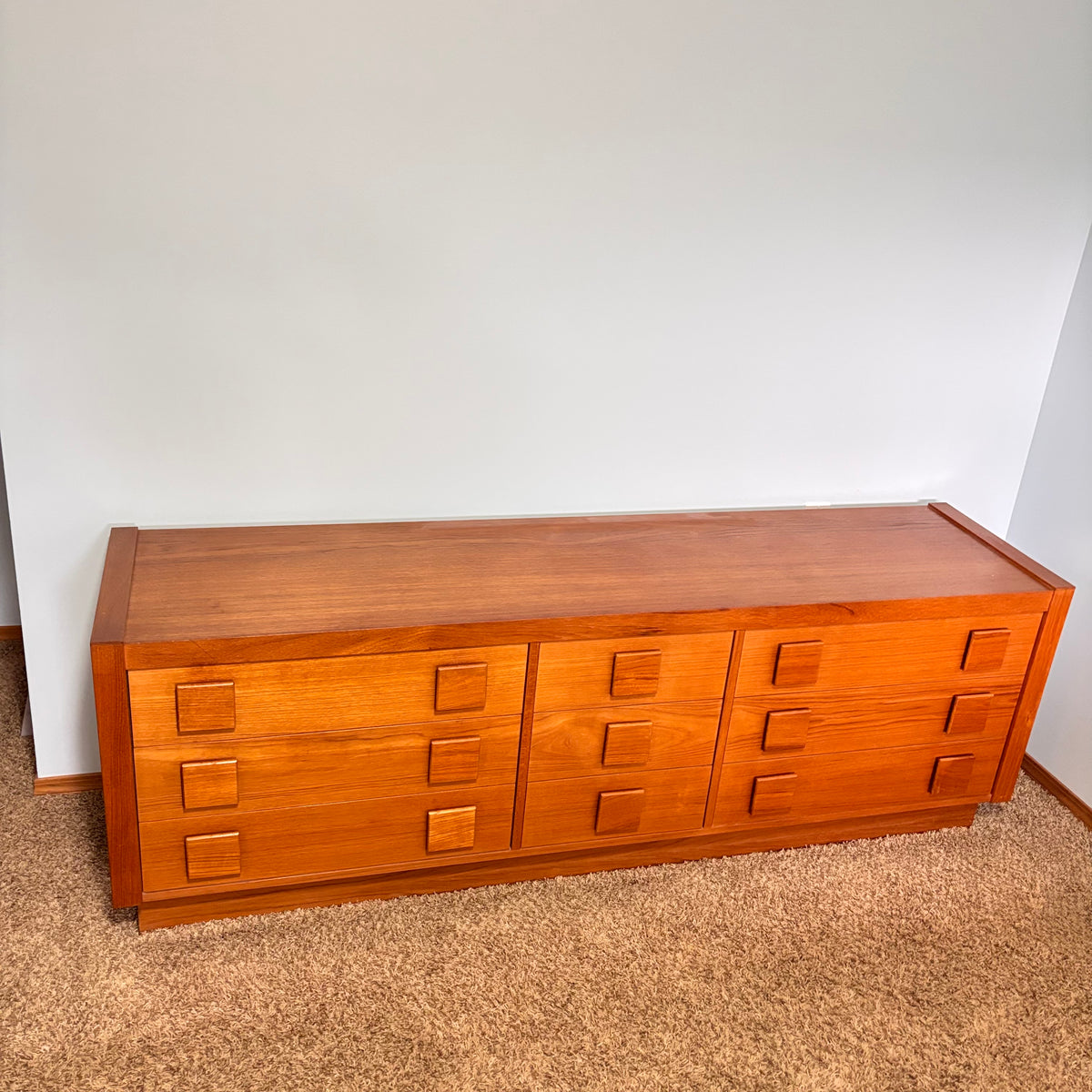 K329 1979 Made in Canada Solid Wood with Teak veneer 9 drawer dresser